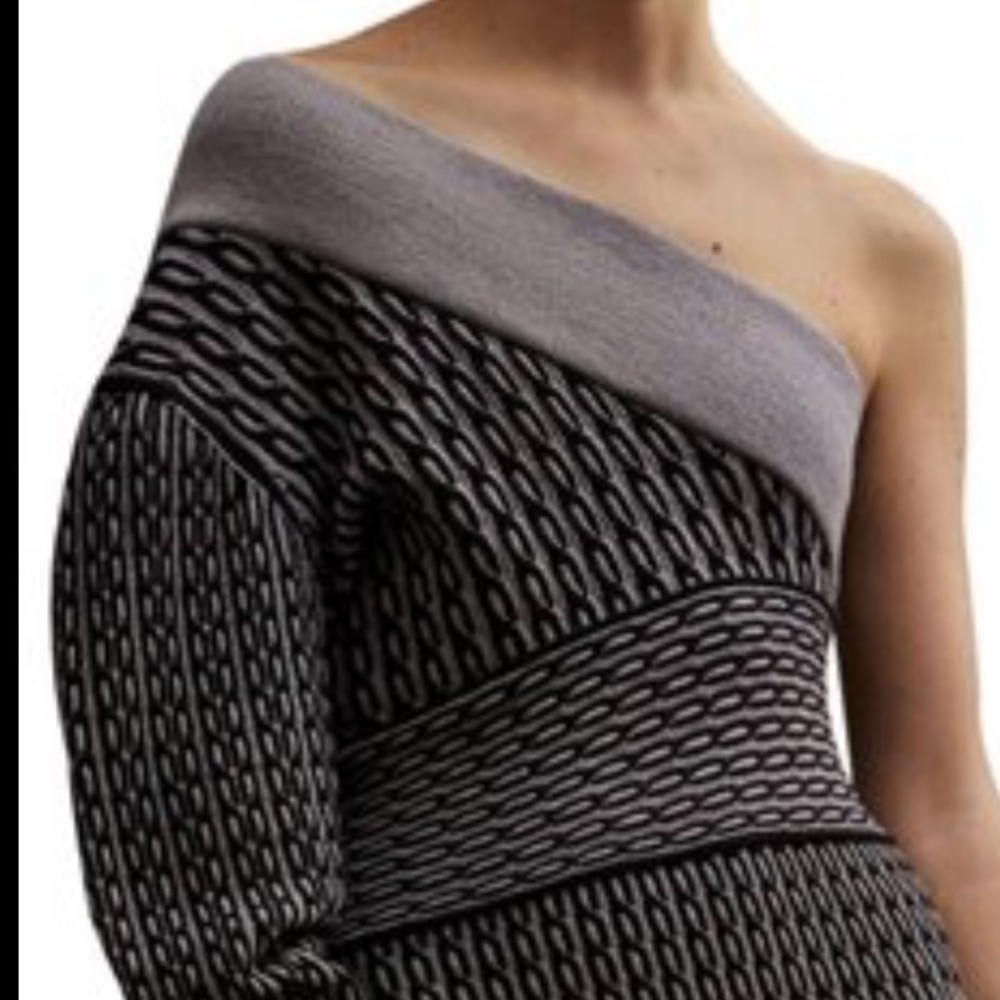 NWT BURBERRY gray black cable knit one shoulder asymmetrical sweater size XL - Picture 4 of 15